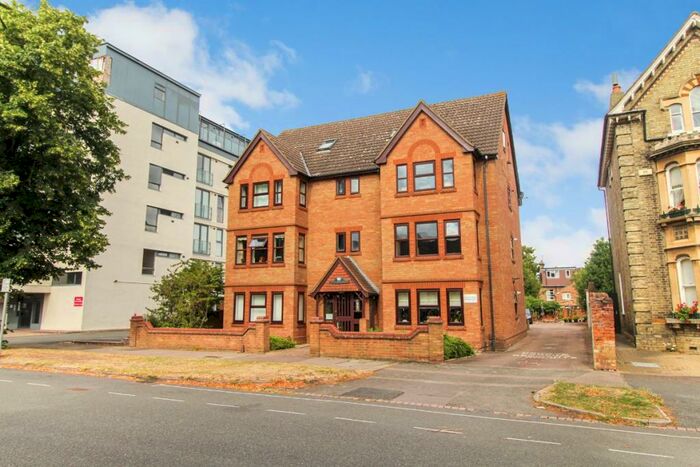 1 Bedroom Apartment To Rent In Centenary House, Bushmead Avenue, Bedford, MK40