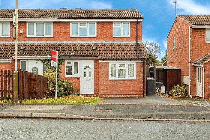 3 Bedroom Semi-detached House For Sale In The Poppins, Leicester, LE4