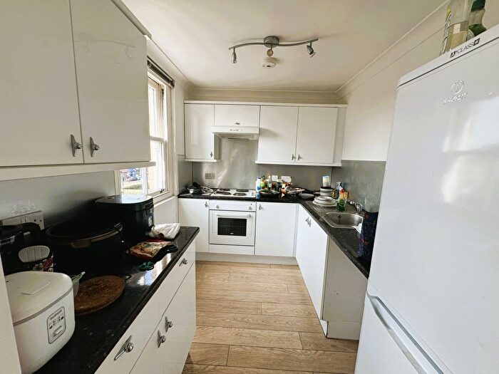 2 Bedroom Flat To Rent In Brixton Road, London, SW9