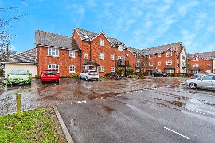 2 Bedroom Flat For Sale In The Mallards, Totton, Southampton, SO40
