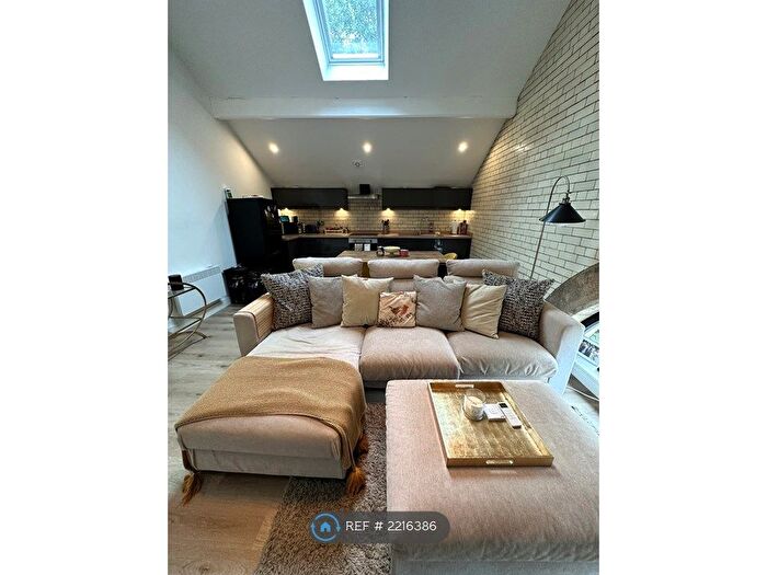 2 Bedroom Flat To Rent In Abbey Road, Leeds, LS5