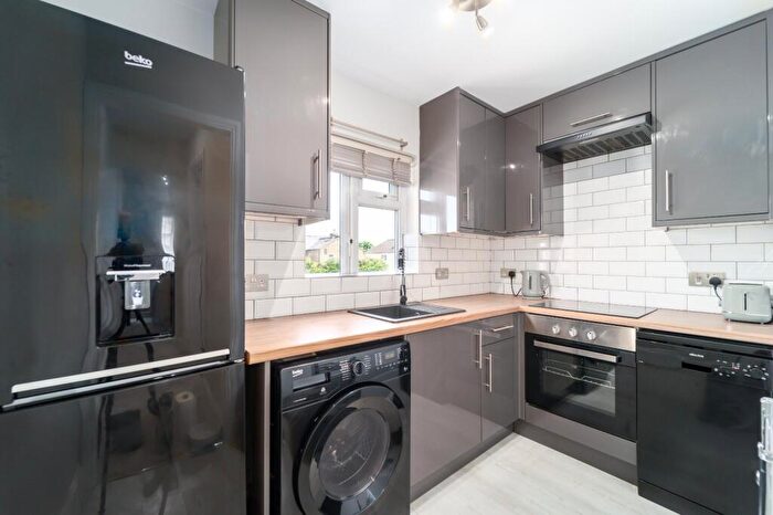 1 Bedroom Apartment For Sale In Alma Road, Eton Wick, Windsor, Berkshire, SL4