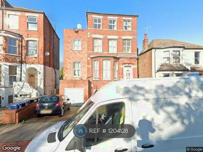 3 Bedroom Flat To Rent In Cresent Road, London N3