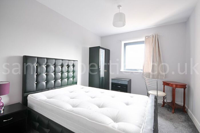 4 Bedroom Town House To Rent In Moss Lane East, Manchester, M16