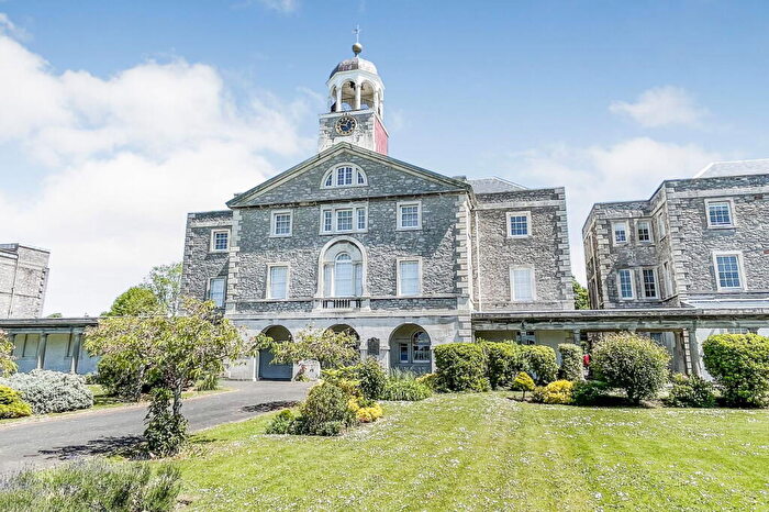 2 Bedroom Flat For Sale In Craigie Drive, The Millfields, Plymouth, Devon, PL1