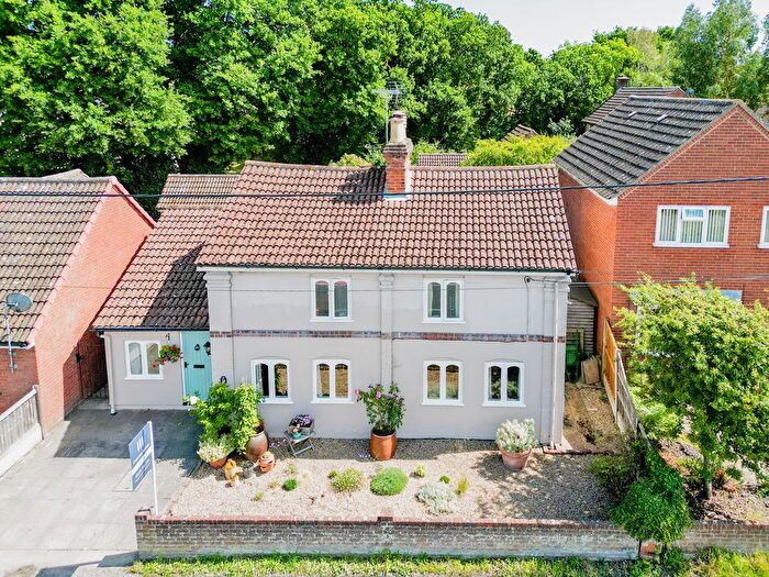 3 Bedroom Detached House For Sale In High Road, Layer De La Haye, Colchester, CO2