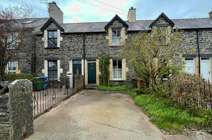 2 Bedroom Terraced House For Sale In Waunfawr, Caernarfon, Gwynedd, LL54