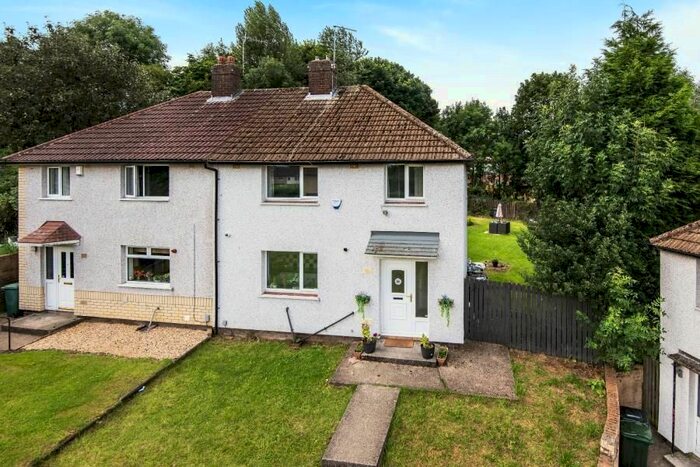 3 Bedroom Semi-Detached House To Rent In Farm Hill Road, Bradford, BD10