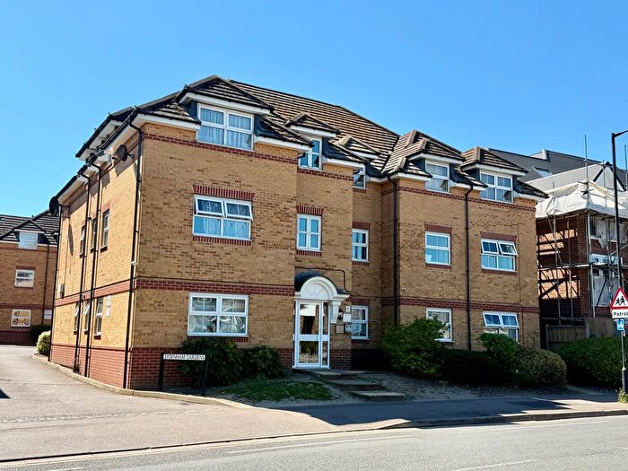 1 Bedroom Flat For Sale In Sydenham Gardens, Slough, SL1