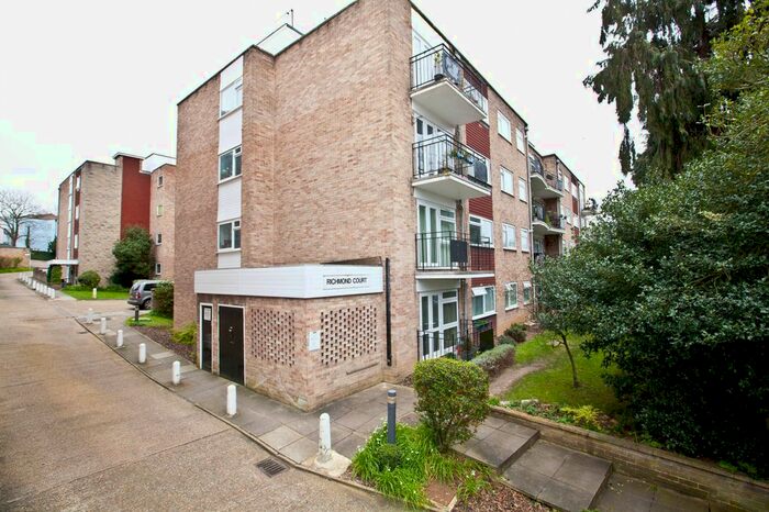 2 Bedroom Flat To Rent In Richmond Court, Queens Road, Kingston Upon Thames, Surrey, KT2