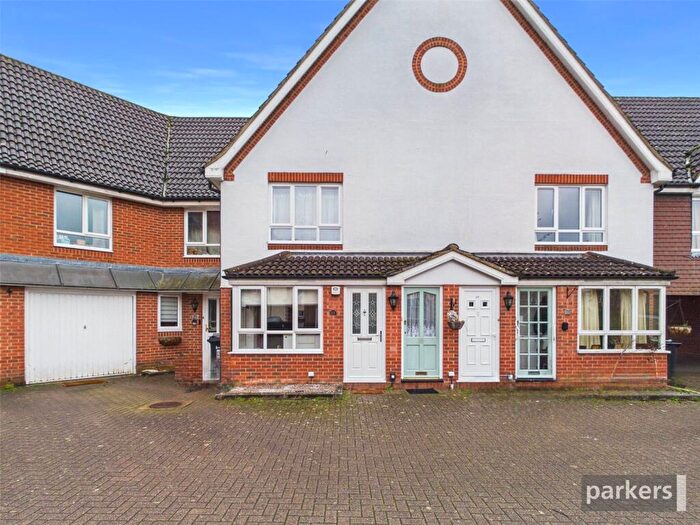 2 Bedroom Maisonette For Sale In Hartigan Place, Woodley, Reading, Berkshire, RG5