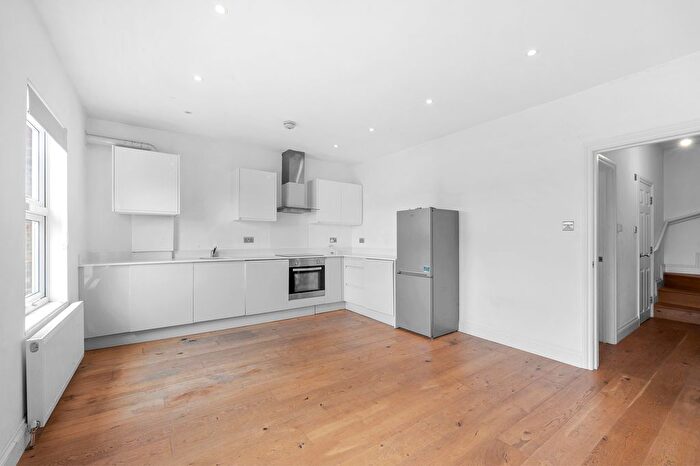 3 Bedroom Flat To Rent In Kingston Road, London, SW19