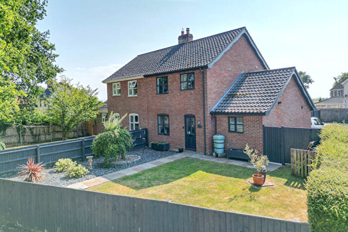 3 Bedroom Semi-Detached House For Sale In The Poplars, Spexhall, IP19