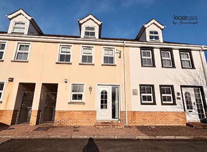 3 Bedroom Mid TownHouse For Sale In Sandale Park, Derry, BT48