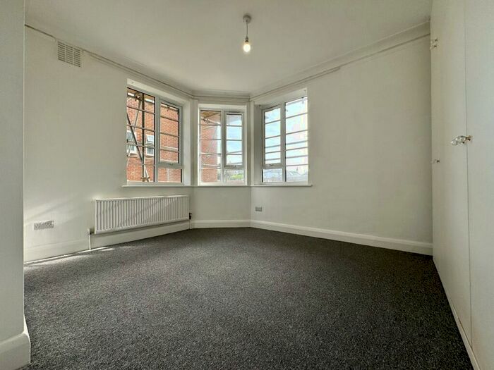 2 Bedroom Flat To Rent In Chichester Drive East, Saltdean, BN2