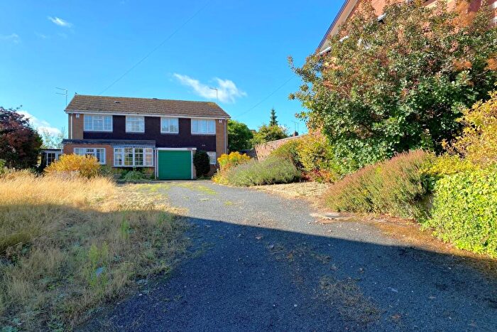 3 Bedroom Semi-Detached House For Sale In Bridgnorth Road, Wollaston, Stourbridge, DY8