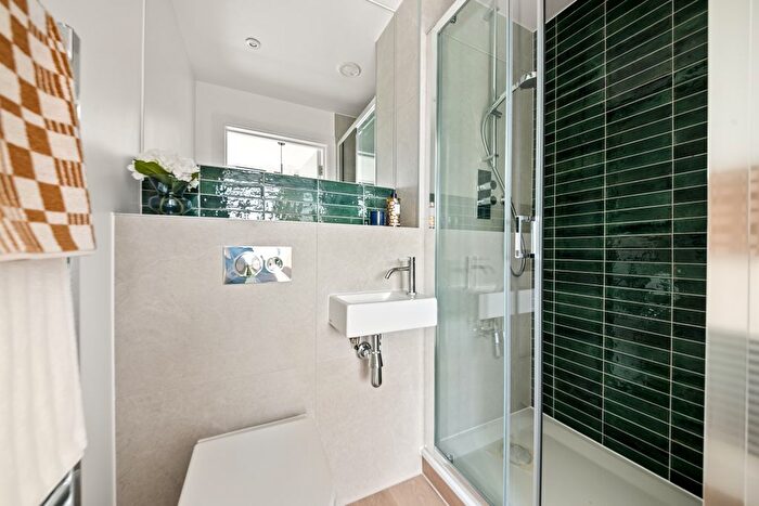 1 Bedroom Flat For Sale In Kenton Road, Harrow, London, HA3