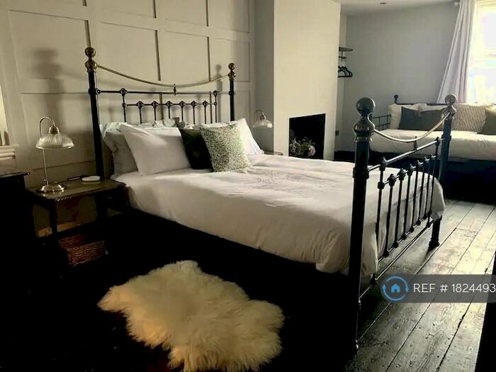 2 Bedroom Flat To Rent In Beach Street, Deal, CT14