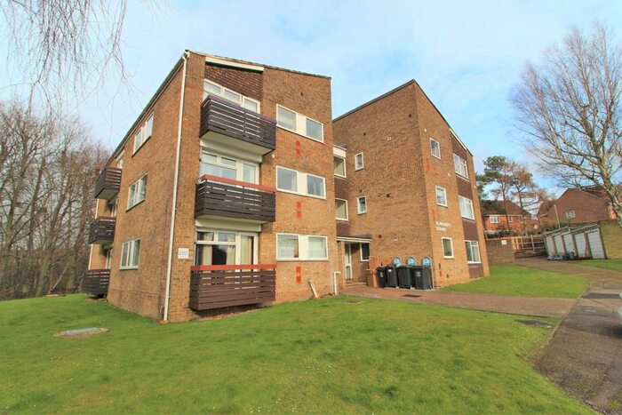 2 Bedroom Flat To Rent In Elmcroft Court, Burnet Close, Hemel Hempstead, Hertfordshire, HP3