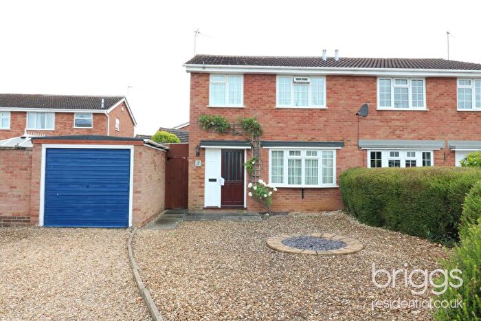 3 Bedroom Semi Detached House For Sale In Beech Close, Market Deeping, PE6