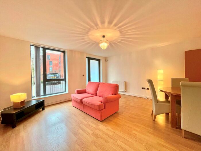 2 Bedroom Flat To Rent In Bed Flat - Penfield Court, London, NW9
