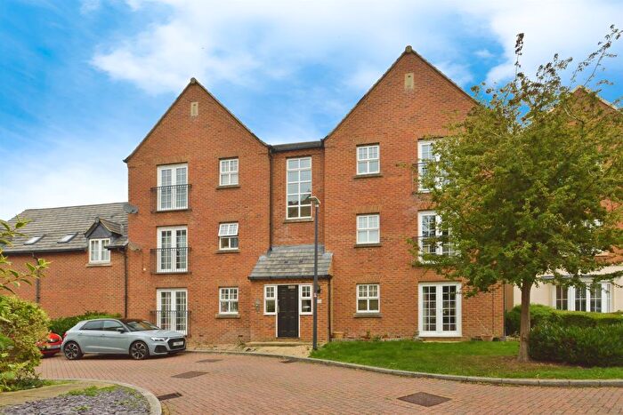 2 Bedroom Flat For Sale In Merman Rise, Oxley Park, Milton Keynes, MK4