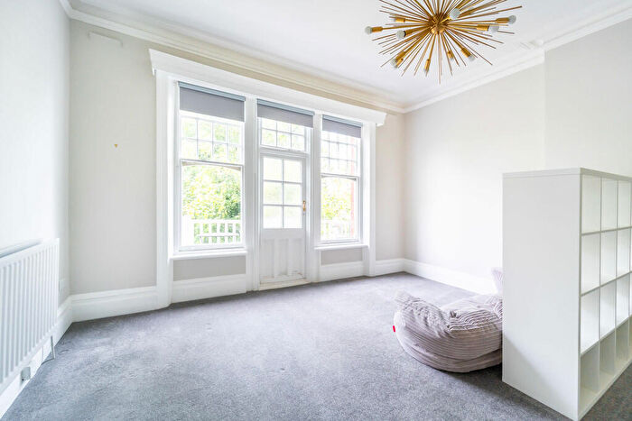 Apartment To Rent In Queens Avenue, Muswell Hill, London, N10