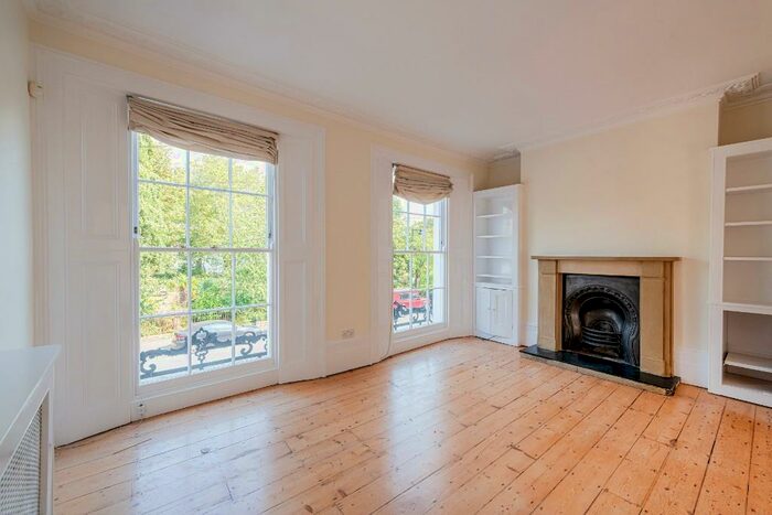2 Bedroom Maisonette To Rent In Arlington Square, London, N1