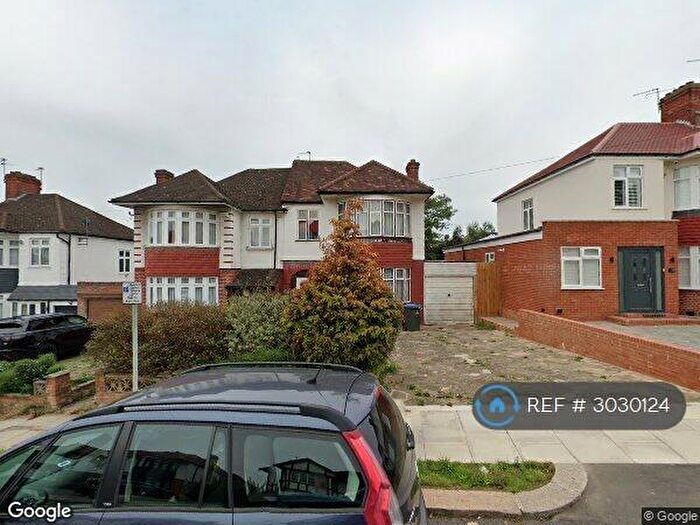 3 Bedroom Semi-Detached House To Rent In South Lodge Drive, London, N14