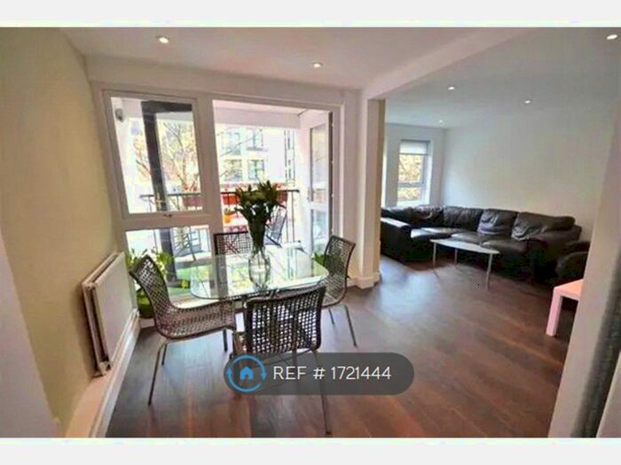 3 Bedroom Flat To Rent In Oak Street, Manchester, M4