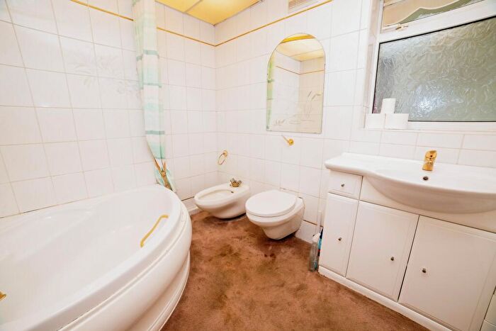 2 Bedroom Bungalow For Sale In Bourne Avenue, Kirkby-in-Ashfield, Nottingham, Nottinghamshire, NG17