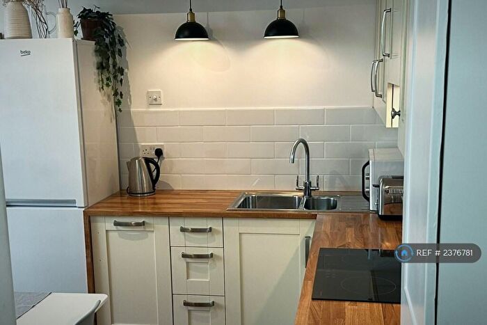 2 Bedroom Flat To Rent In Creighton Avenue, London, N10