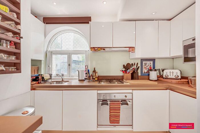 3 Bedroom Flat To Rent In Rosslyn Hill, London, NW3