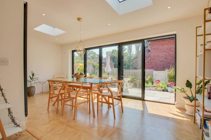 3 Bedroom Terraced House For Sale In Hollands Walk, Basildon, SS16