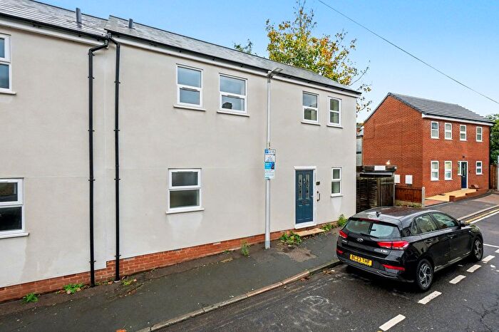2 Bedroom Semi Detached House For Sale In Fox Street, Gillingham, ME7