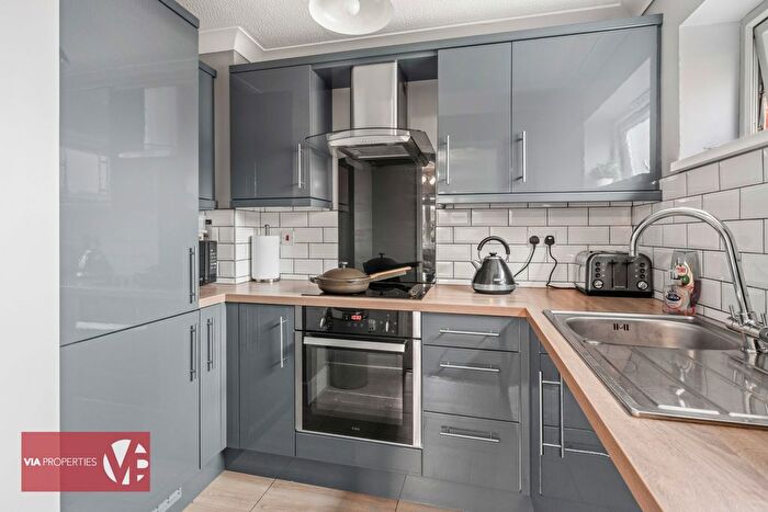 1 Bedroom Flat For Sale In Flamstead End Road, Waltham Cross, EN8