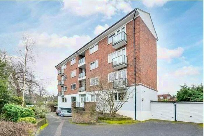 2 Bedroom Flat To Rent In Princes Way, London, SW19