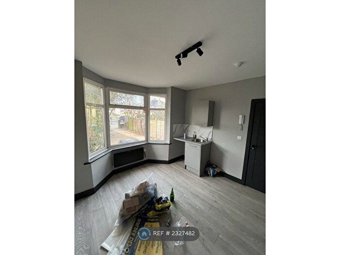 Studio To Rent In Hook Road, Kingston Upon Thames, KT6