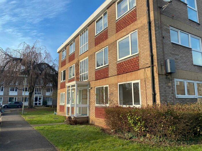 2 Bedroom Flat To Rent In Langton Close, Addlestone, Surrey, KT15