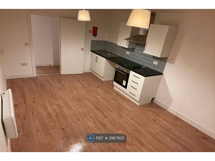 1 Bedroom Flat To Rent In Station Road, Rainham, Gillingham, ME8