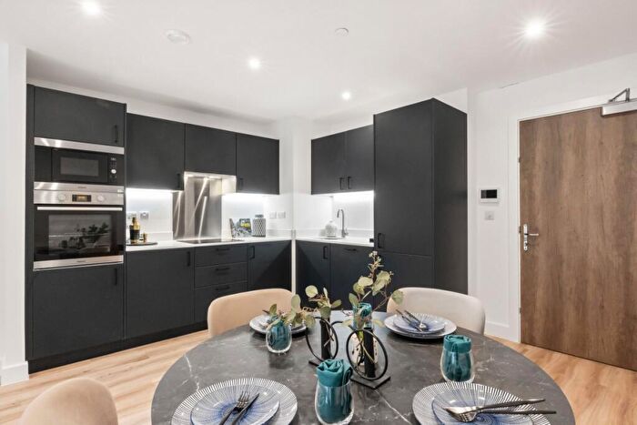 2 Bedroom Flat To Rent In Mercer West Madison East, LS2