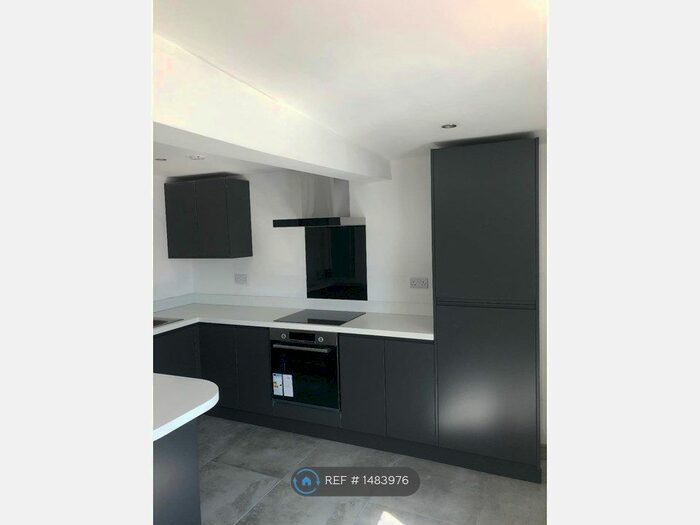 2 Bedroom Flat To Rent In Market Place, Doncaster, DN10