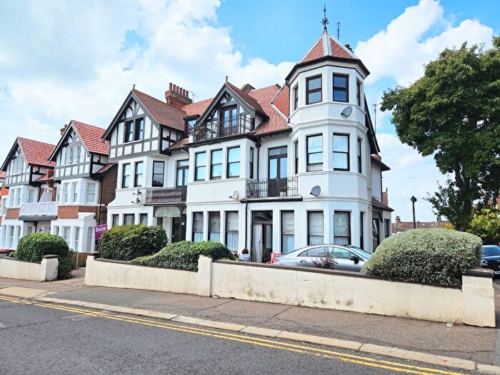 2 Bedroom Flat For Sale In Winton Hall, Westcliff Avenue, Westcliff-On-Sea, Essex, SS0