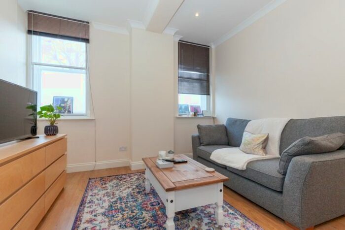 1 Bedroom Flat To Rent In Horse Fair, Banbury, OX16