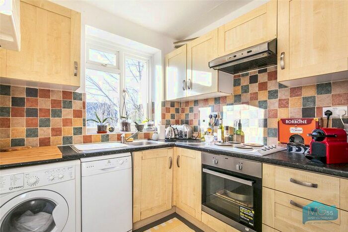 2 Bedroom Flat To Rent In Branksome Court, East Finchley, London N2