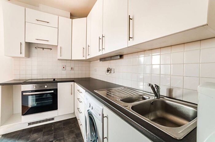 1 Bedroom Flat For Sale In Jedburgh Road, Plaistow, London, E13
