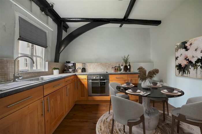 3 Bedroom Flat To Rent In Opposite The Cathedral, Norwich, NR3