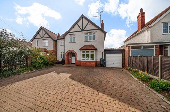 5 Bedroom Detached House For Sale In Headley Road, Woodley, Reading, RG5