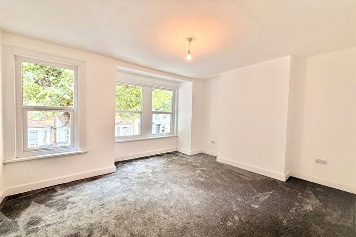 1 Bedroom Flat To Rent In Osborne Road, Westcliff-on-Sea, SS0