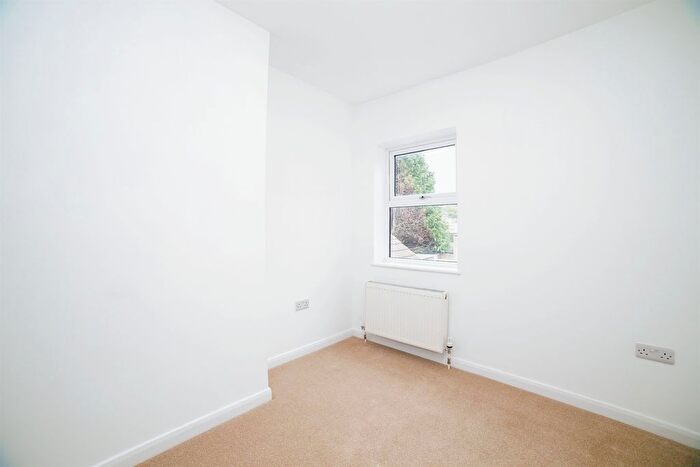 3 Bedroom Terraced House For Sale In Broxtowe Drive, Mansfield, NG18